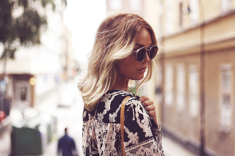 ombré-blonde-cheveux-mi-longs-style-casual