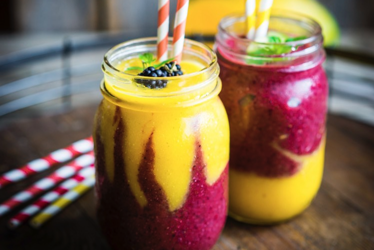 recette-smoothie-étagé-pot-verre-jaune-pourpre