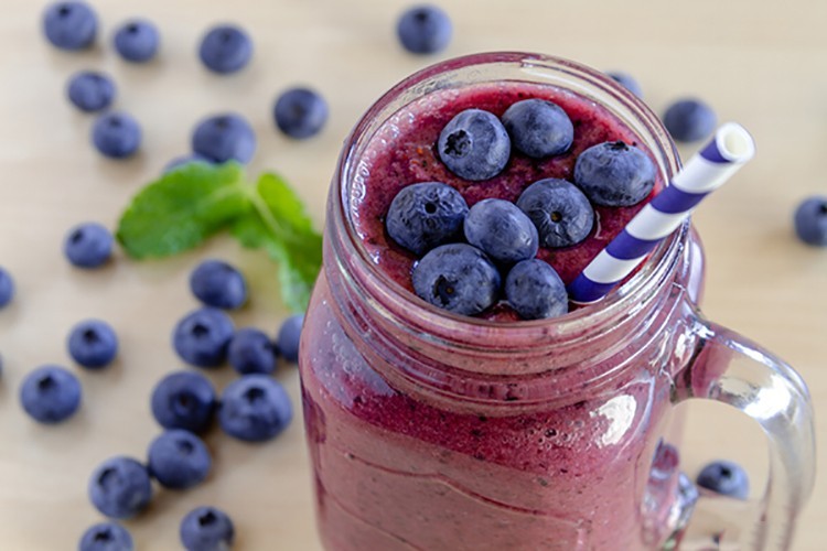recettes-saines-rapides-équilibrées-blueberry-smoothie