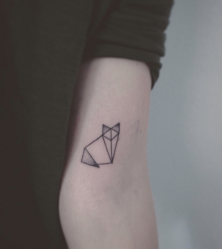 tatouage-chat-origami-bras-intérieur
