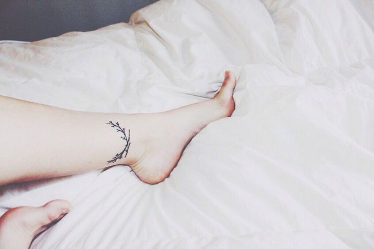 Tatouage cheville femme – qui pourrait résister aux dessins discrets