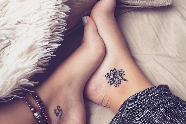 Tatouage cheville femme – qui pourrait résister aux dessins discrets