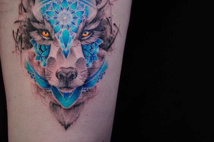 Tatouage loup - 40 inspirations de tatouage femme et idées d'emplacement