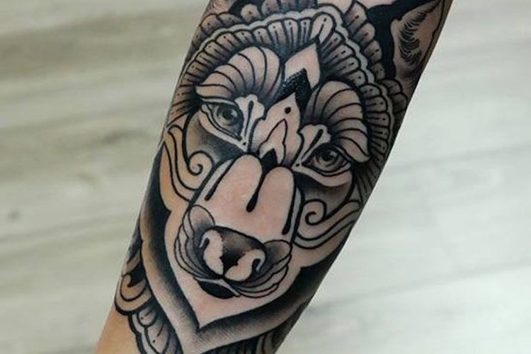 Tatouage loup - 40 inspirations de tatouage femme et idées d'emplacement