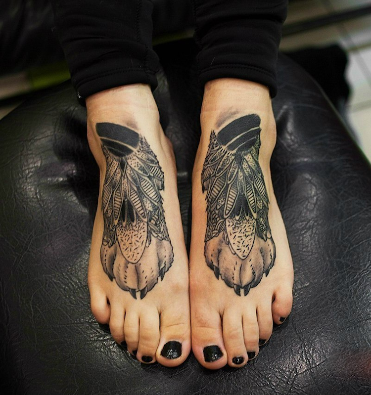 tatouage-loup-femme-pattes-loup-tatouage-pieds