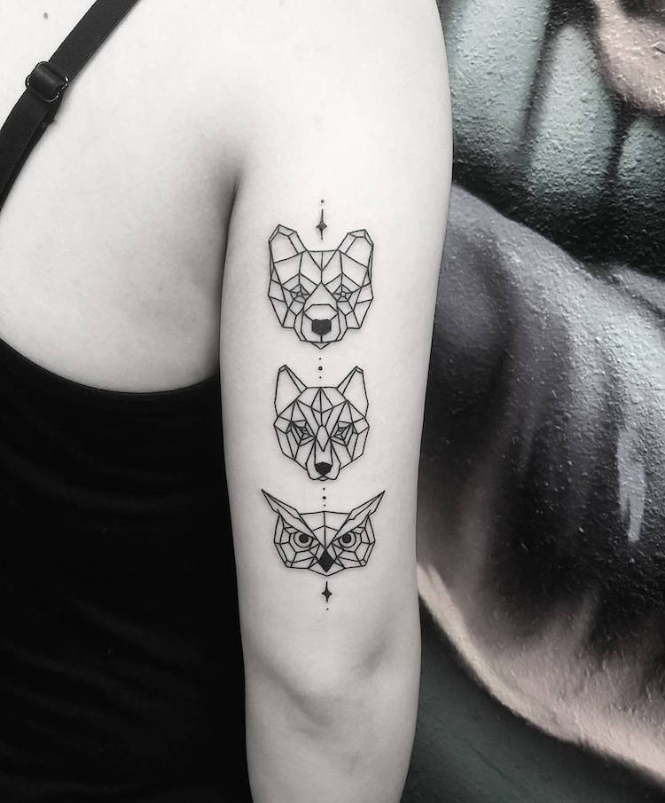 tatouage-loup-femme-petit-tatouage-géométrique-bras-tête-loup-hibou-ours