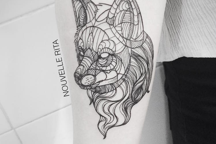 Tatouage loup - 40 inspirations de tatouage femme et idées d'emplacement