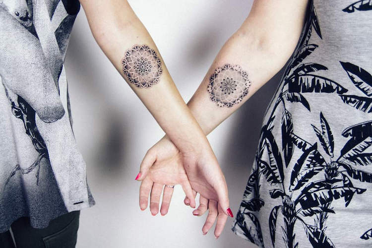 tatouage-mandala-signification-avant-bras-femme