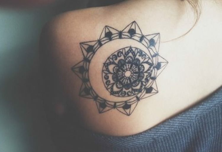 tatouage-mandala-signification-épaule-omoplate-dessin-personnalisé