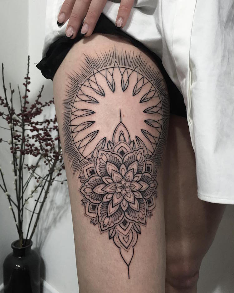 tatouage-mandala-signification-grand-tatouage-mandala-cuisse-femme