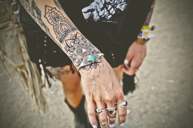 tatouage-mandala-signification-style-dotwork-bras