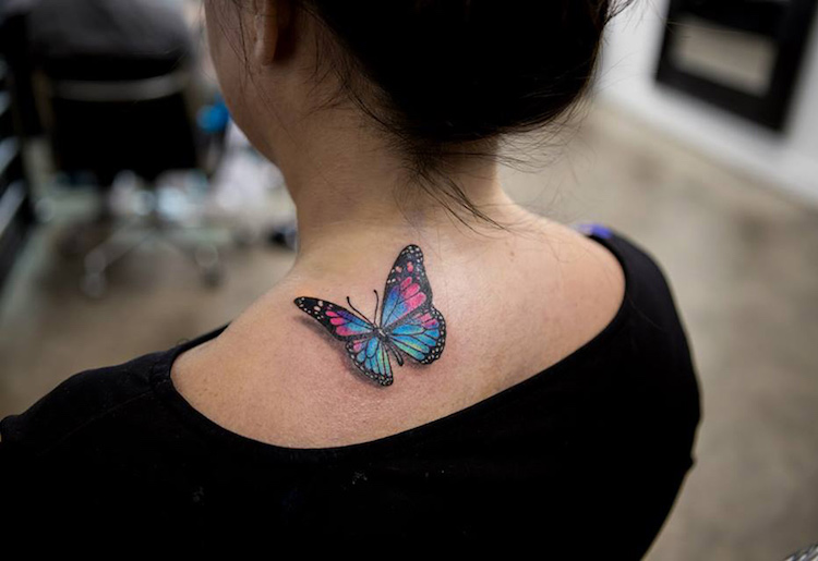 tatouage-papillon-3d-coloré-dos