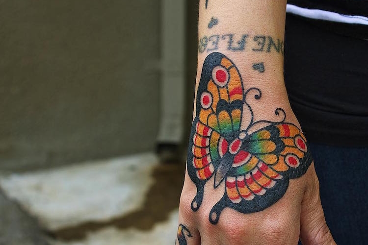 Tatouage papillon femme – signification et idées