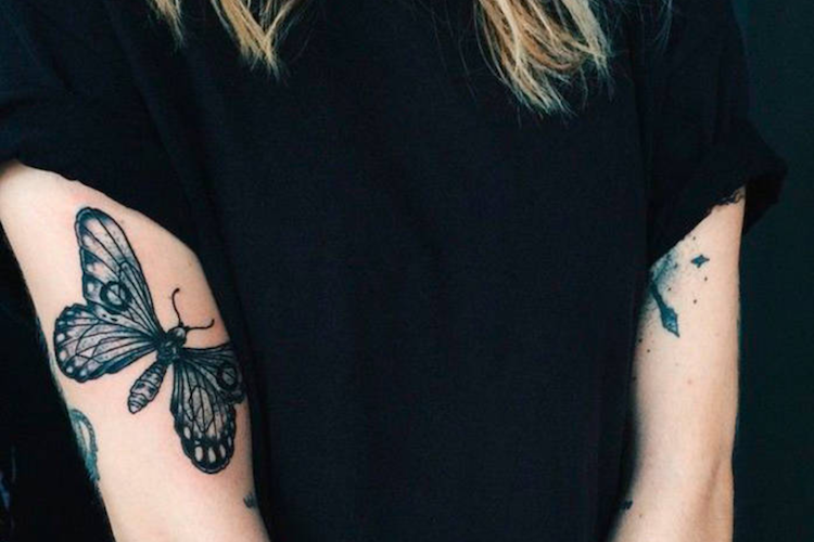 Tatouage papillon femme – signification et idées