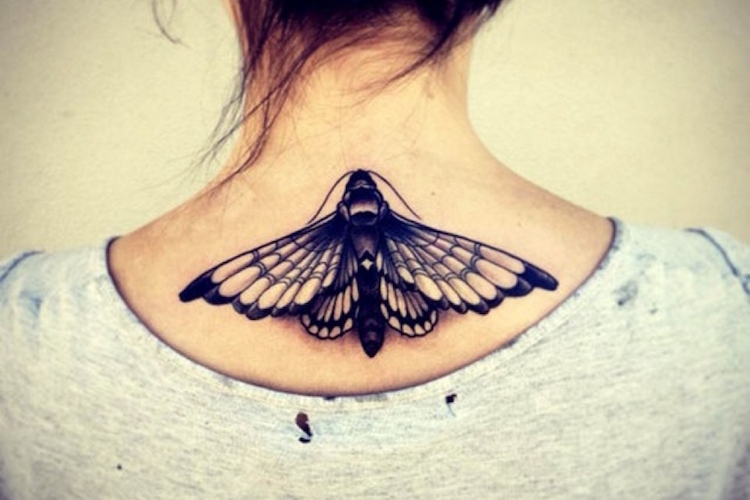 Tatouage papillon femme – signification et idées