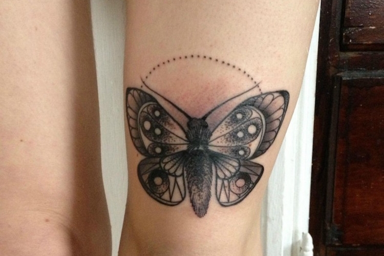 Tatouage papillon femme – signification et idées