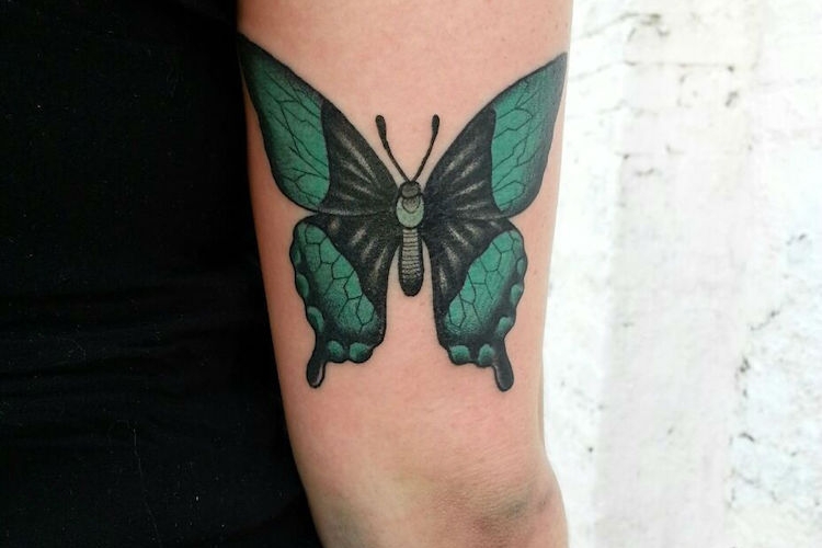 Tatouage papillon femme – signification et idées