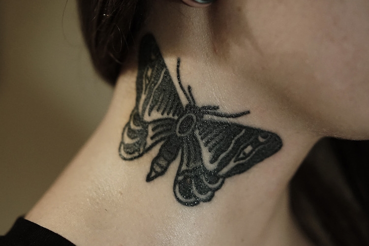 Tatouage papillon femme – signification et idées