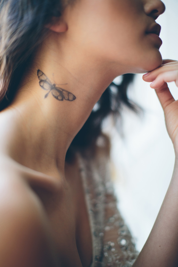 tatouage-papillon-nuque-tatouage-discret-femme