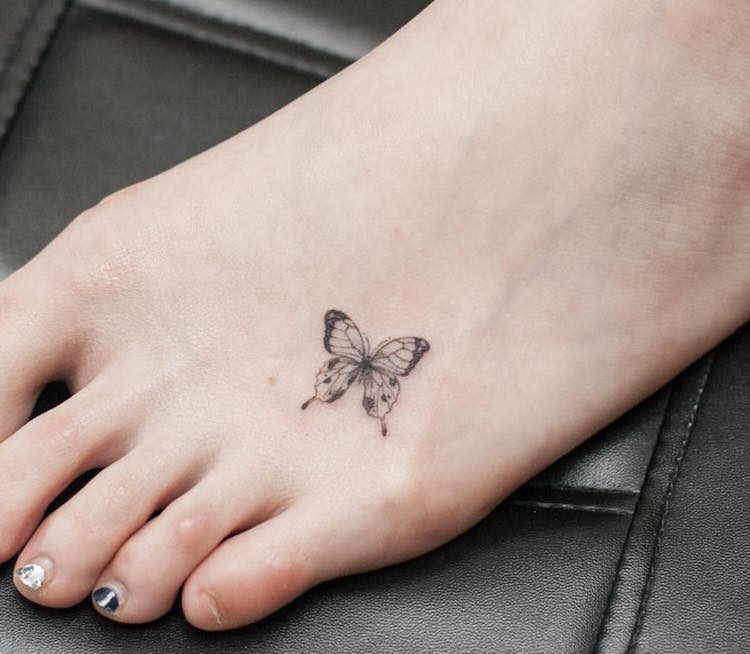 tatouage-papillon-petit-tatouage-discret-pied