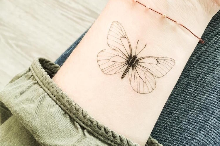 Tatouage papillon femme – signification et idées