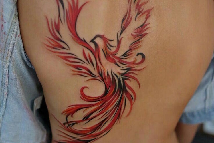 Tatouage phoenix femme – motifs et signification du phénix tatouage