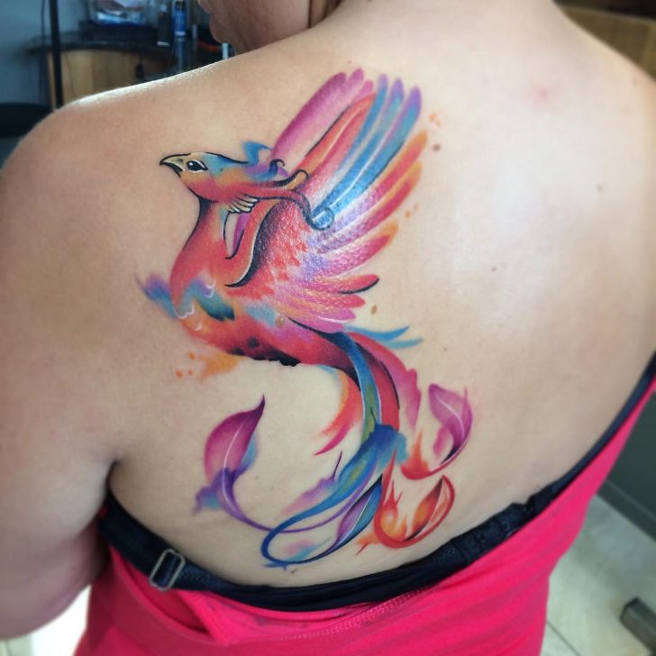 tatouage-phoenix-femme-omoplate-grand-phoenix-coloré