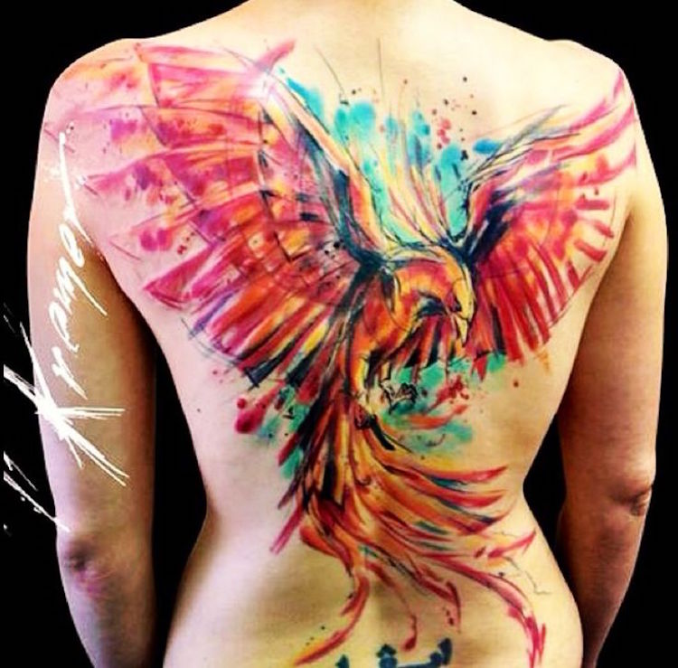 tatouage-phoenix-femme-tatouage-aquarelle-dos-entier