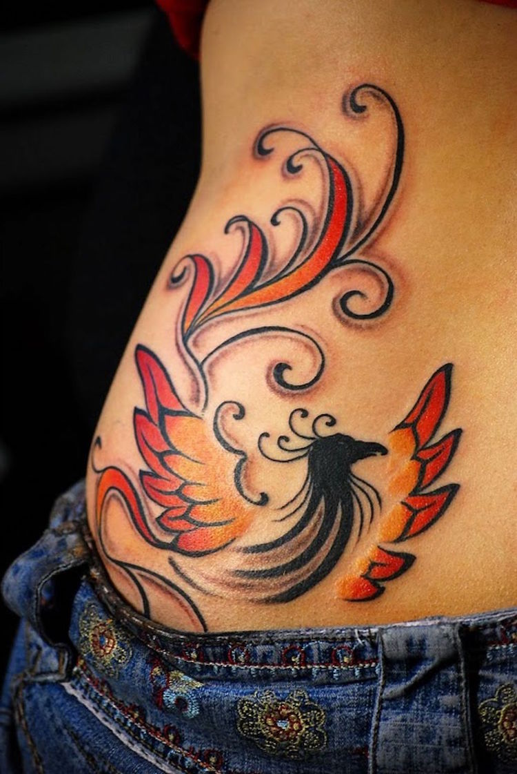 tatouage-phoenix-femme-torse-rouge-orange