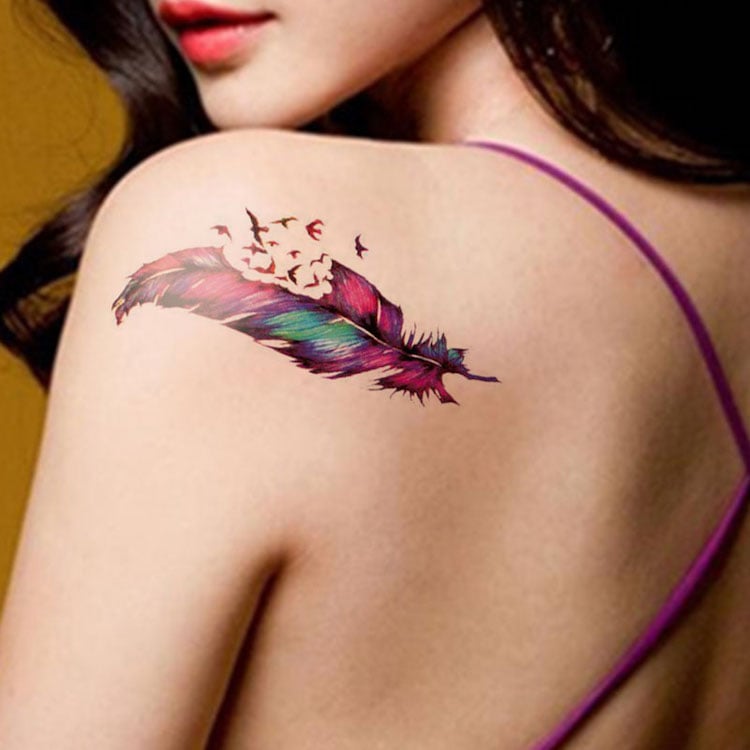 tatouage-plume-aquarelle-tatouage-épaule-femme