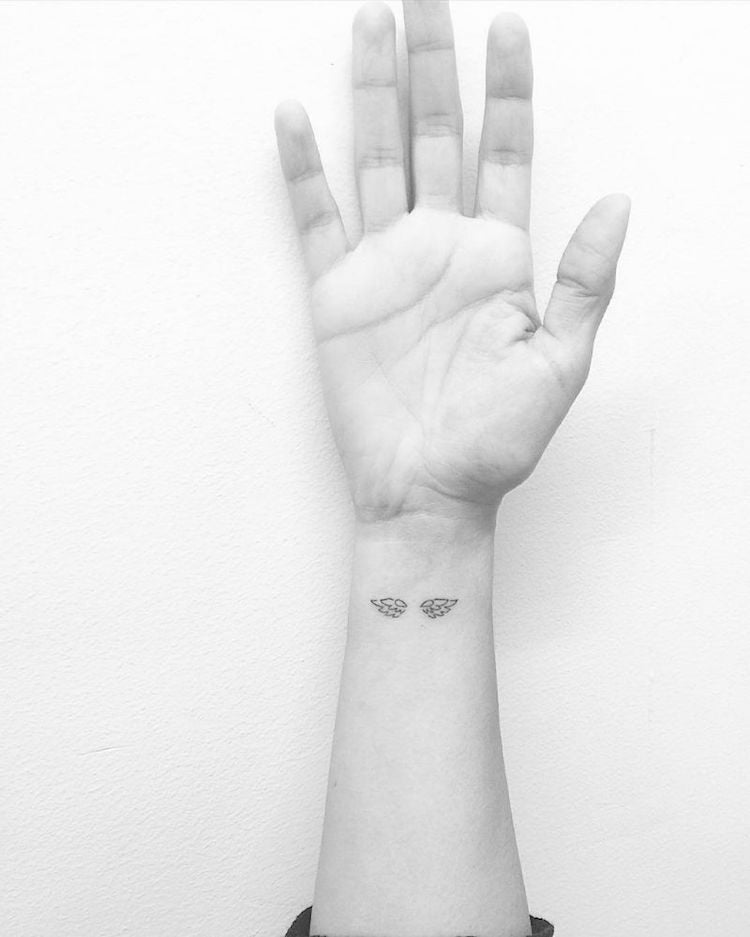 tatouage-poignet-femme-tatouage-discret-paire-ailes