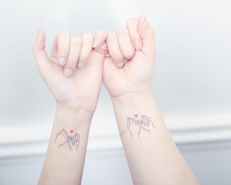 tatouage-poignet-symbole-amitié
