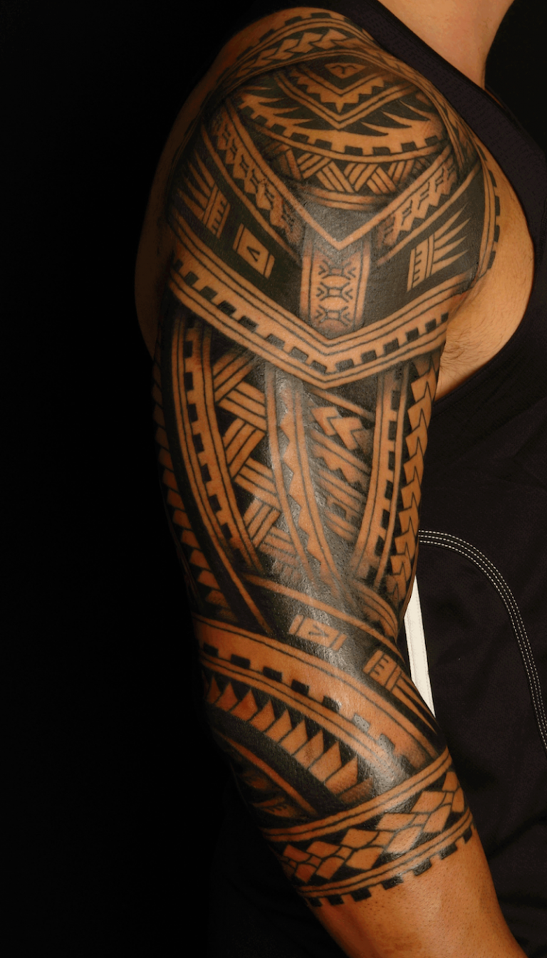 tatouage-polynésien-demi-manchette-homme