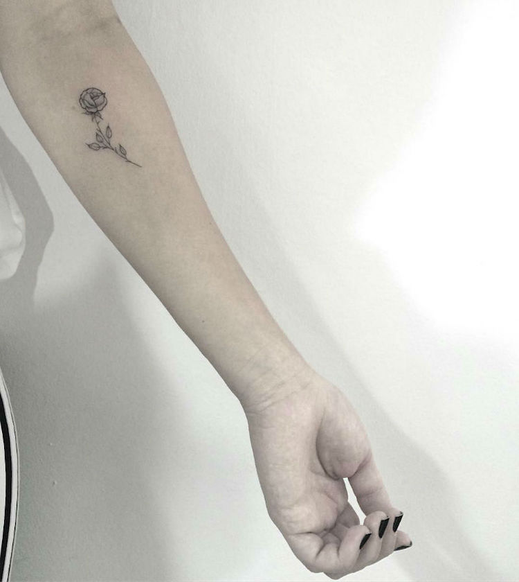 tatouage-rose-femme-tatouage-discret-avant-bras