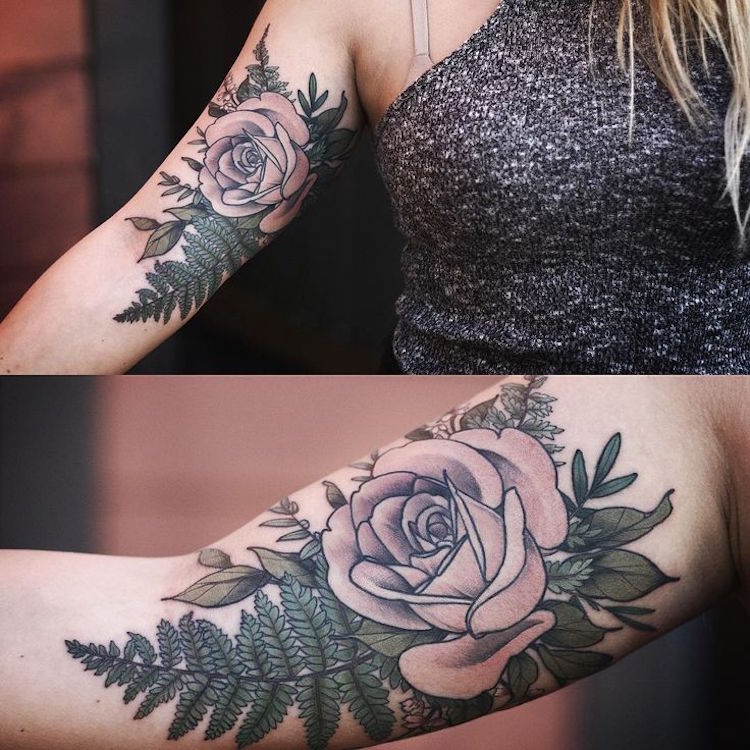tatouage-rose-feuillage-bras-femme