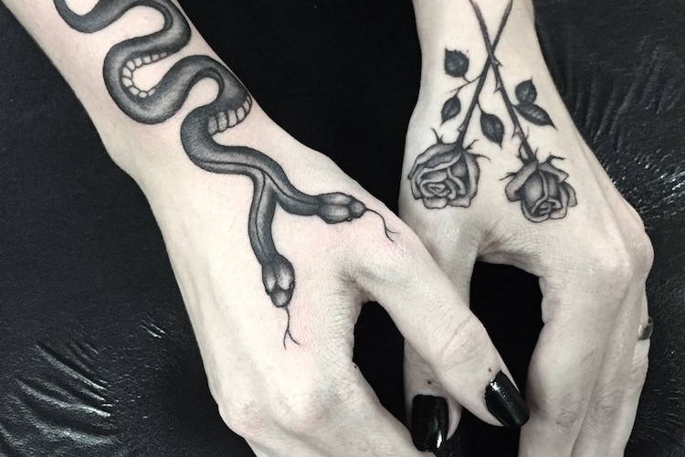 Signification tatouage rose femme, styles et tendances