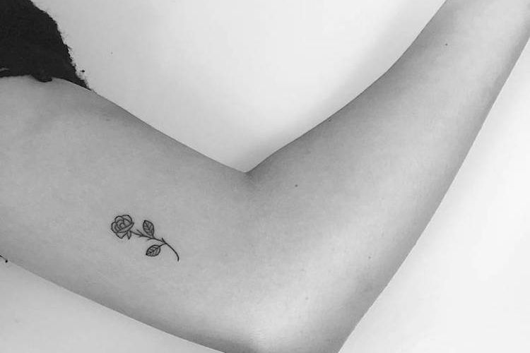 Signification tatouage rose femme, styles et tendances