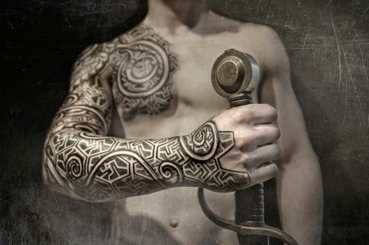 tatouage viking bras-monstres-divinités