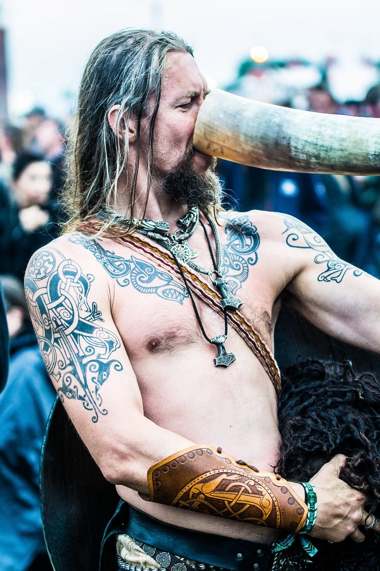 tatouage viking bras-torse
