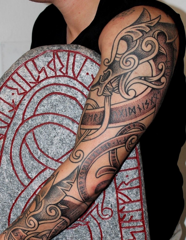 tatouage-viking-divinités-créatrues