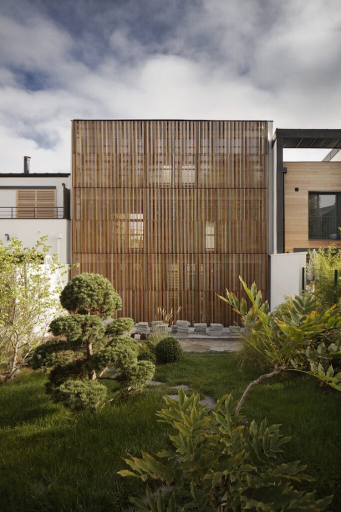 volets-papillon-bois-brise-soleil-brise-vue-moderne-Maison-M
