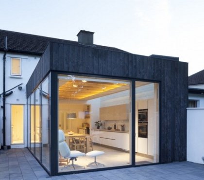 extension-maison-bois-carbonisé-extérieur