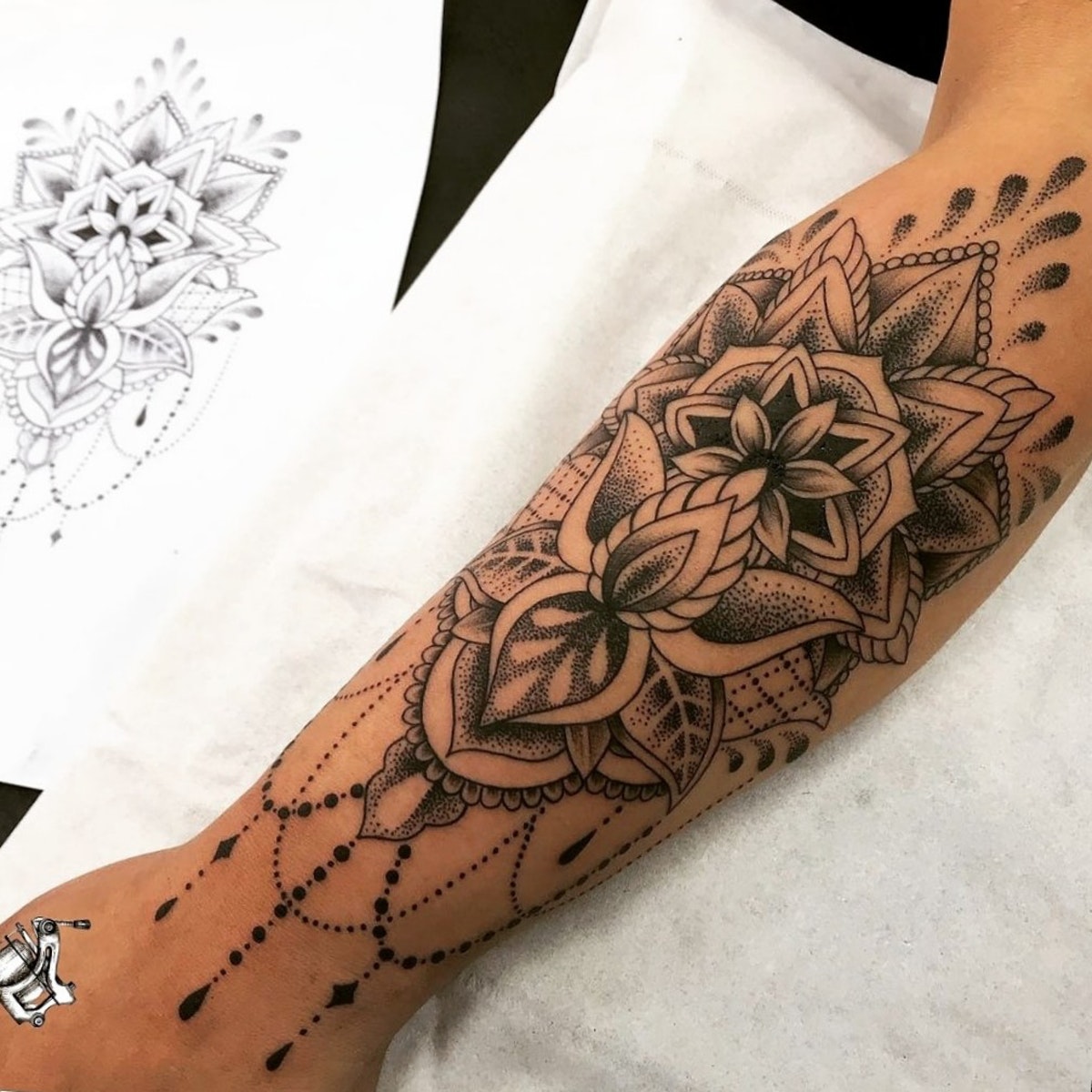 fleur de lotus mandala signification tatouage avant bras idée femme