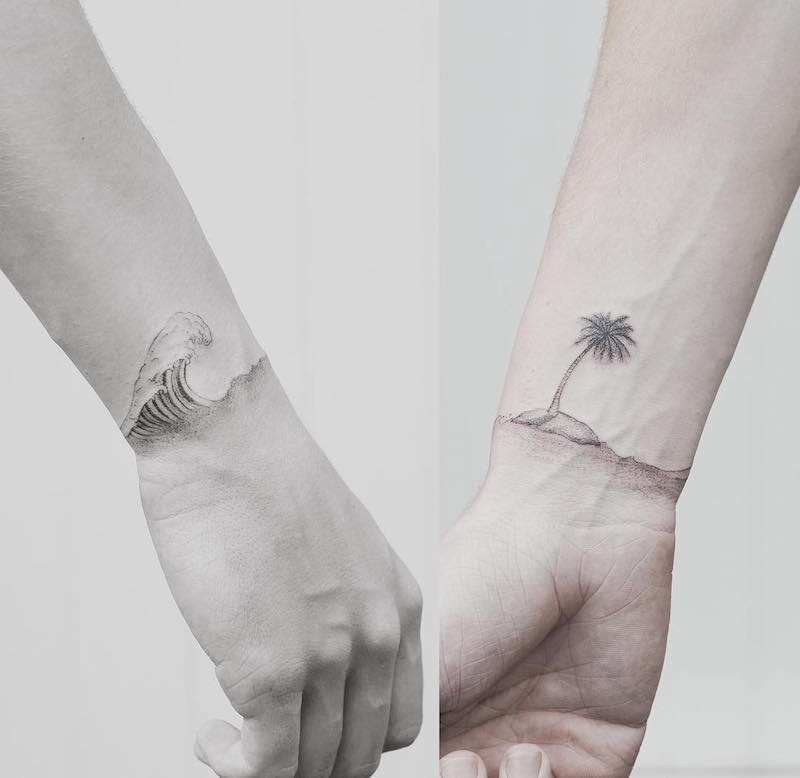 idée-tatouage-couple-original-vague-îlot-palmier