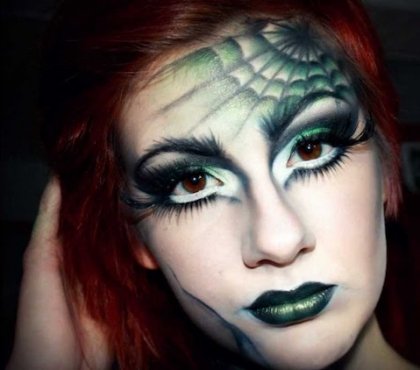 maquillage-sorciere-Halloween-motif-toile-araignee-fards-paupieres-vert