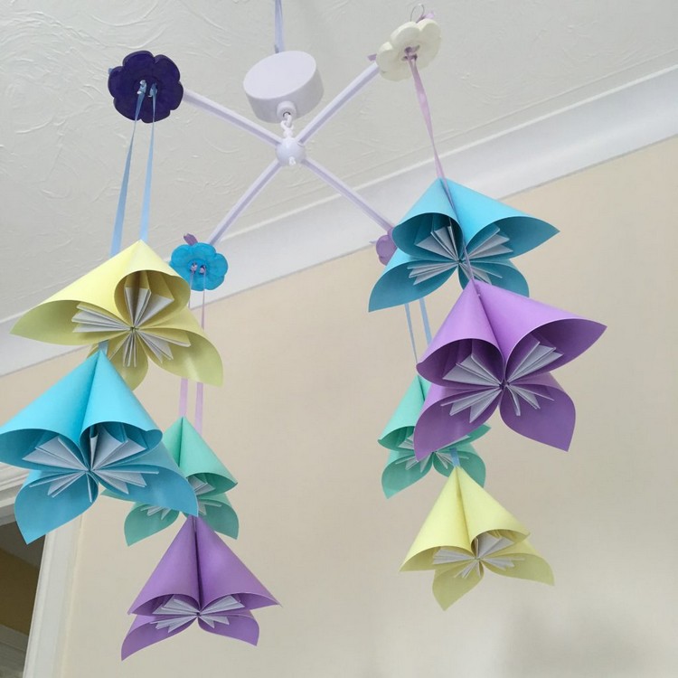 origami-fleur-arrangement-chambre-bébé-mobilier-coloré
