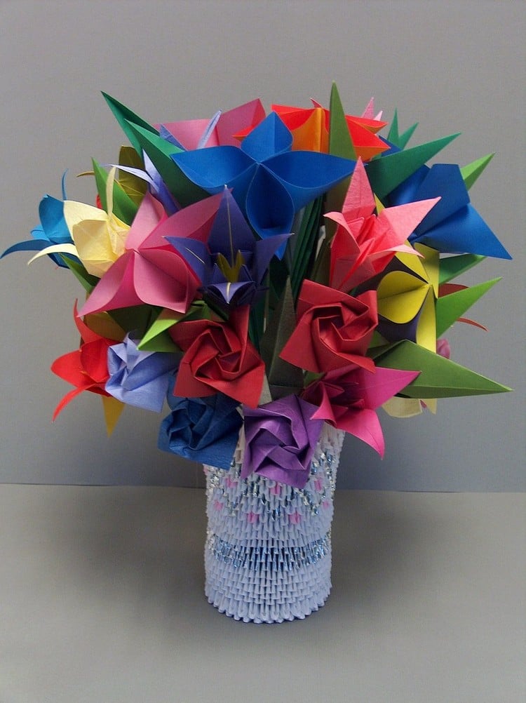 origami-fleur-arrangement-vase-coloré