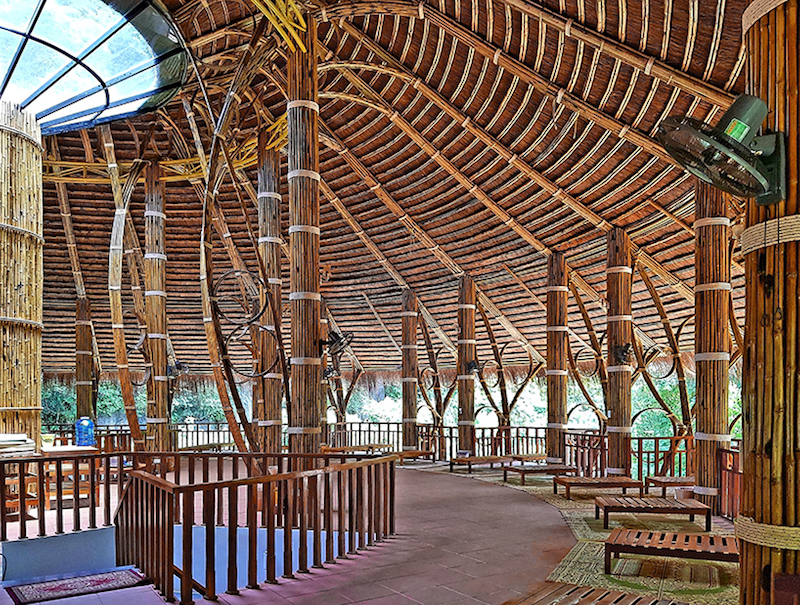  paillote bambou toit-chaume-hôtel-toit-colonnes