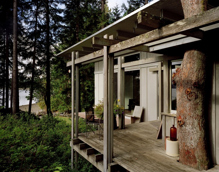 panneaux-contreplaqué-terrasse-cabane-moderne