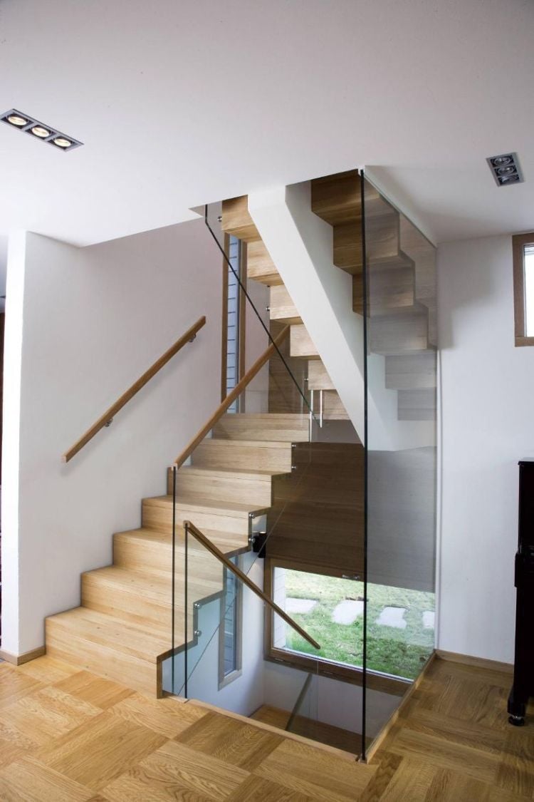 rampe-escalier-moderne-bois-verre-parquet-bois